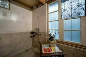 Bathroom 02